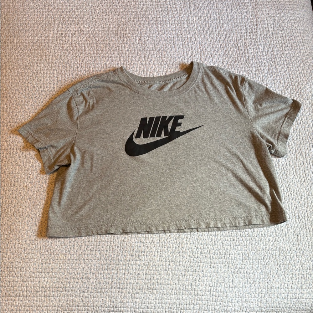 The Nike Tee Crop T-shirt